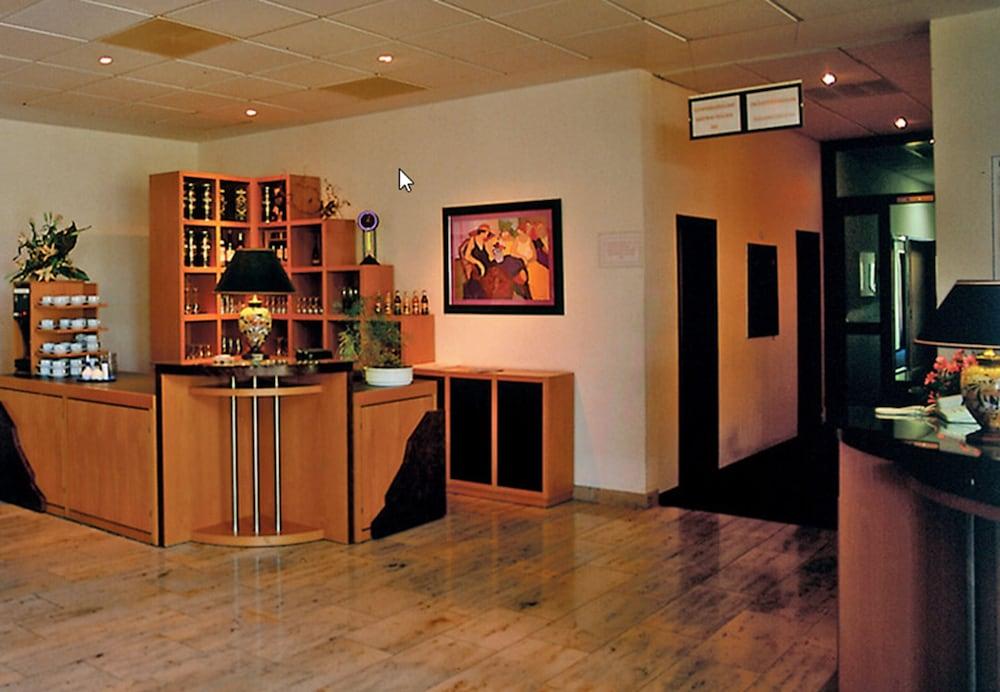 Amber Econtel Hotel