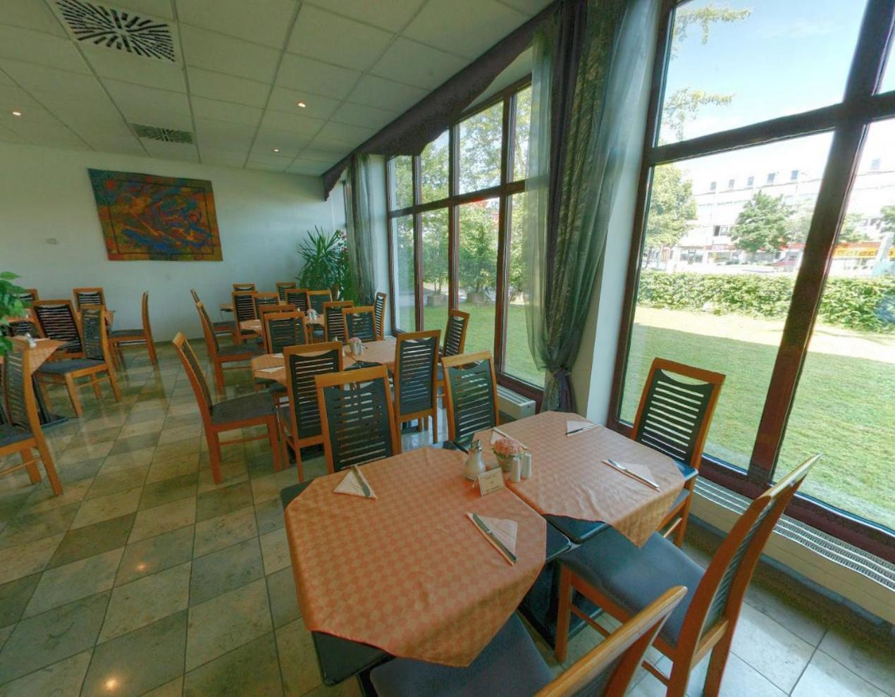 Hotel Amber Econtel 3*